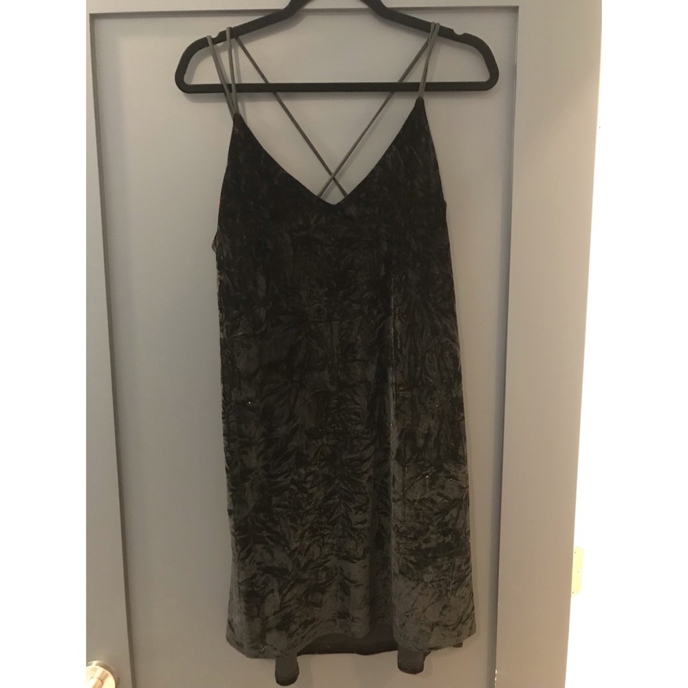 Black velvet strappy dress!